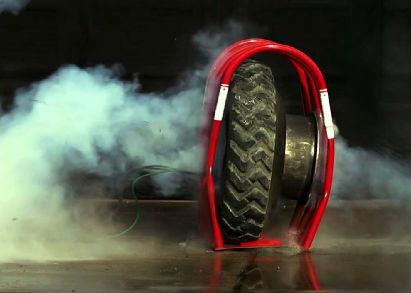 انفجار لاستیک تریلر